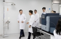  신동빈 롯데그룹 회장, 미래 준비 속도…신사업·글로벌 직접 챙긴다