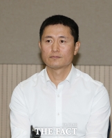  어두운 표정의 이영표 해설위원 [포토]