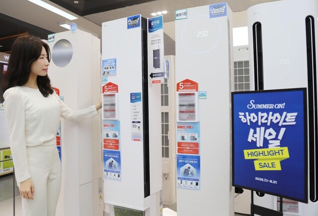 롯데하이마트가 여름을 맞아 오는 7월 말까지 LG전자 상품 중심으로 전국 오프라인 매장에서 'Summer On! 하이라이트 세일'을 진행한다. /롯데하이마트