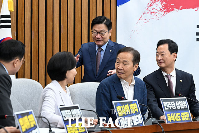 정점식 국민의힘 원내대표(가운데)가 7일 오전 서울 여의도 국회에서 열린 국민의힘 원내대책회의에 참석해 모두 발언을 하고 있다. /국회=서예원 기자