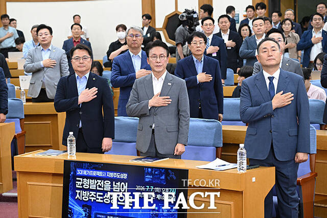 '균형발전을 넘어 지방주도성장으로' 토론회 참석해 개회사 하는 김민석 전 국무총리.