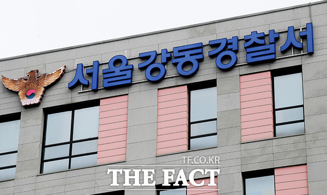 새벽에 귀가하던 여성을 성폭행하려 한 30대 남성이 구속 상태로 검찰에 넘겨졌다. 서울 강동경찰서는 7일 강간미수 혐의로 30대 남성 A 씨를 구속 송치했다. /더팩트 DB
