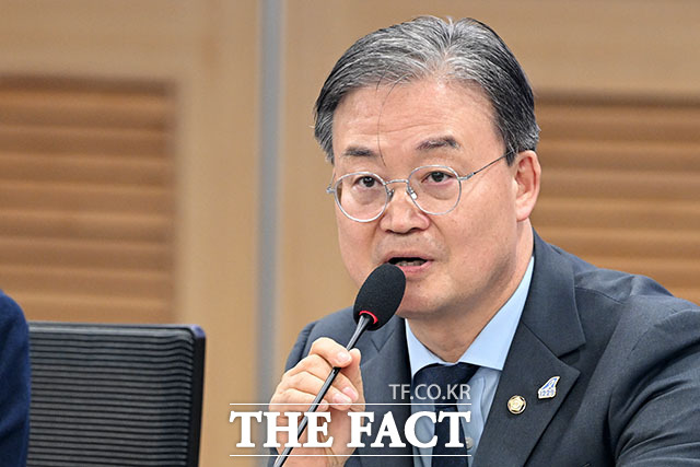 더불어민주당 전당대회준비위원회가 8월 열리는 전당대회 당대표 선거에 별도 결선투표 대신 선호투표제를 도입하기로 했다. 사진은 민주당 전준위 대변인을 맡은 이연희 의원. /남용희 기자
