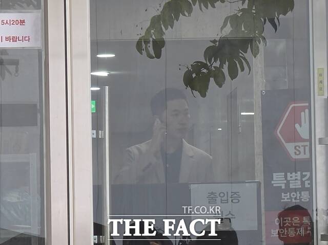 이원모 전 대통령실 인사비서관이 7일 오전 경기 과천시 종합특검 사무실에 출석했다. /김해인 기자