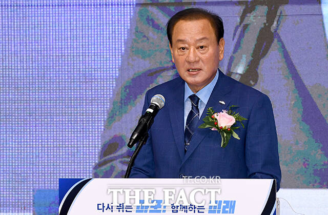 취임사하는 유동균 마포구청장.
