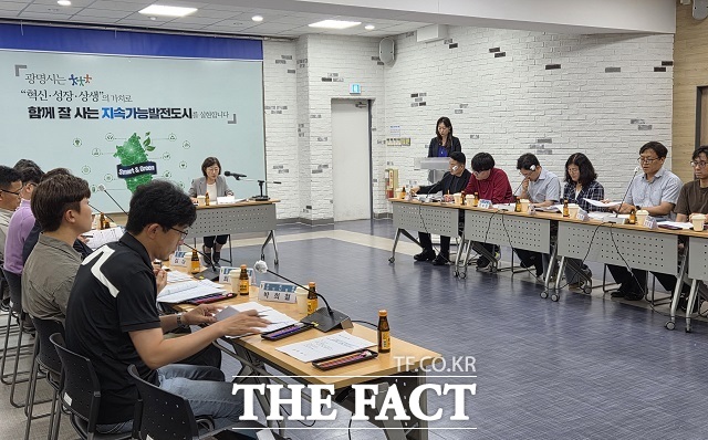 광명시가 6일 시청 중회의실에서 '광명시흥 일반·도시첨단산업단지 신속대응 전담팀(TF)' 1차 정기회의가 진행하고 있다. /광명시