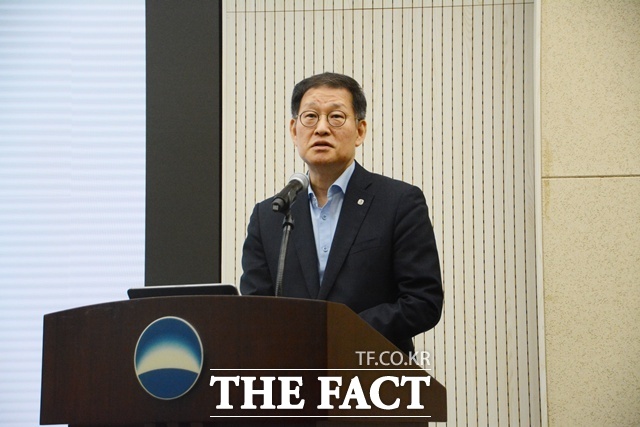 박정훈 우리금융경영연구소 대표가 7일 서울 명동 우리은행 본점에서 열린 '2026 우리금융경영연구소 컨퍼런스'에 참석해 인사말을 하고 있다. /김태환 기자