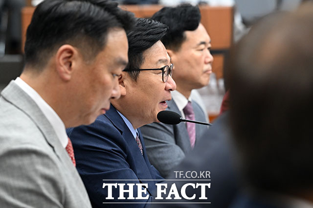 정점식 국민의힘 원내대표(가운데)가 7일 오전 서울 여의도 국회에서 열린 국민의힘 원내대책회의에 참석해 모두 발언을 하고 있다. /국회=서예원 기자
