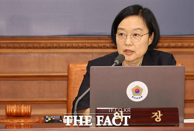 한성숙 국무총리가 7일 오전 서울 종로구 정부서울청사에서 취임 후 첫 국무회의를 주재하고 있다. /임영무 기자