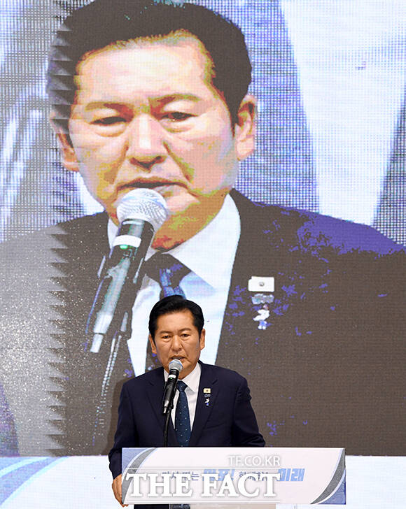 정청래 전 더불어민주당 대표가 김민석 전 국무총리를 '자기 정치'의 대표 사례라고 꼽은 것과 관련해