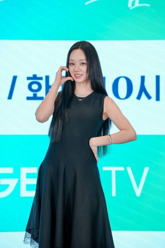 이혜리는 '그대에게 드림'에서 생계형 리포터이자 우수빈의 첫사랑 주이재를 연기한다. /ENA