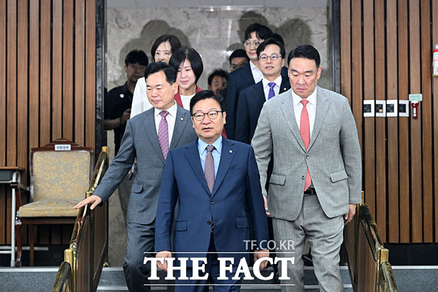 정점식 국민의힘 원내대표(가운데)가 7일 오전 서울 여의도 국회에서 열린 국민의힘 원내대책회의에 참석해 모두 발언을 하고 있다. /국회=서예원 기자