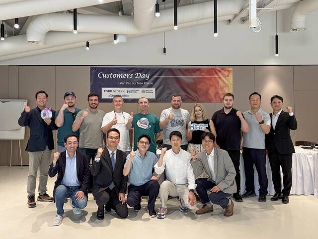 현대제철이 최근 열린 WRC(World Rally Championship) 그리스 랠리 기간 중 유럽 주요 고객사 초청 행사를 진행하며 네트워크 강화에 나섰다고 7일 밝혔다. 사진은 행사 단체사진. /현대제철