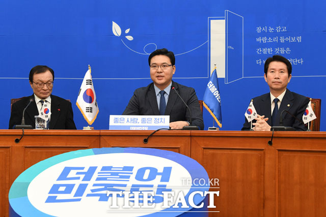 더불어민주당이 서울 동작구을(상도·흑석·사당) 지역위원장 직무대행에 최기일 상지대학교 교수를 선임했다. 사진은 2020년 1월 21일 국회에서 열린 기자회견에 참석해 입당 소감을 말하고 있는 최 교수. /남윤호 기자