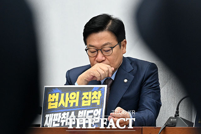 정점식 국민의힘 원내대표(가운데)가 7일 오전 서울 여의도 국회에서 열린 국민의힘 원내대책회의에 참석해 모두 발언을 하고 있다. /국회=서예원 기자