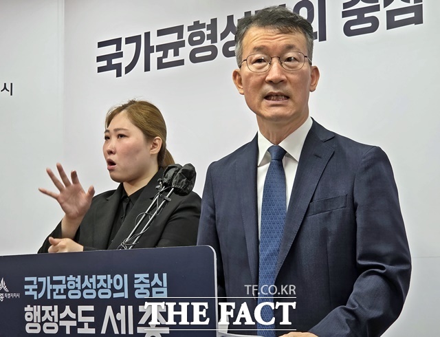 조수창 세종시 기회조정실장이 7일 세종시 정음실에서 언론브리핑을 열고 제1회 추가경정예산안에 대해 설명하고 있다. /김형중 기자