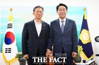  정성호 법무부 장관 만난 조정식 국회의장 