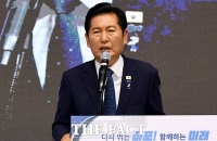  '보좌관 인연' 유동균 마포구청장 취임식 찾아 축사하는 정청래 [TF사진관]