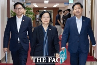  구윤철·배경훈 부총리와 국무회의 입장하는 한성숙 국무총리 [포토]