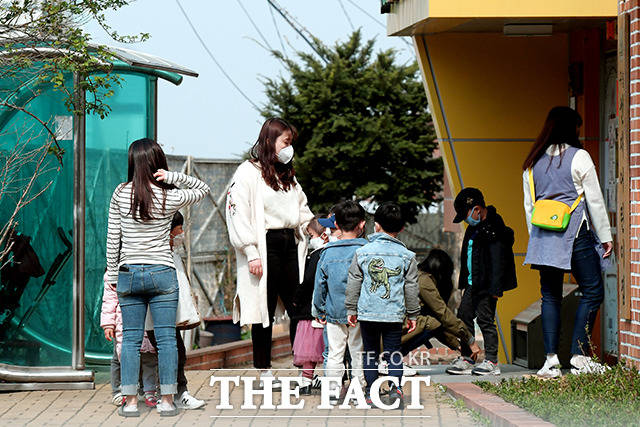 서울시가 '서울형 긴급·틈새보육'을 시행할 신규 어린이집을 올해 상반기 4곳 추가 선정한다. 사진은 기사 내용과 무관함. /더팩트DB
