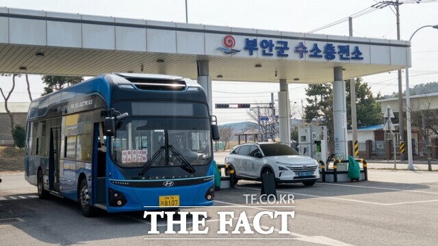 기후에너지환경부 9일 청주 공공하수처리장에서 바이오가스 기반 청정수소 생산시설 준공식을 연다. 사진은 수소충전소 모습. /부안군