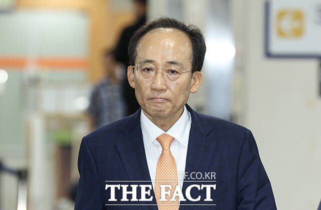 이날 증인 출석한 안철수 의원은 12·3 비상계엄 사태 후 윤석열 전 대통령의 하야를 촉구한 바 있다.