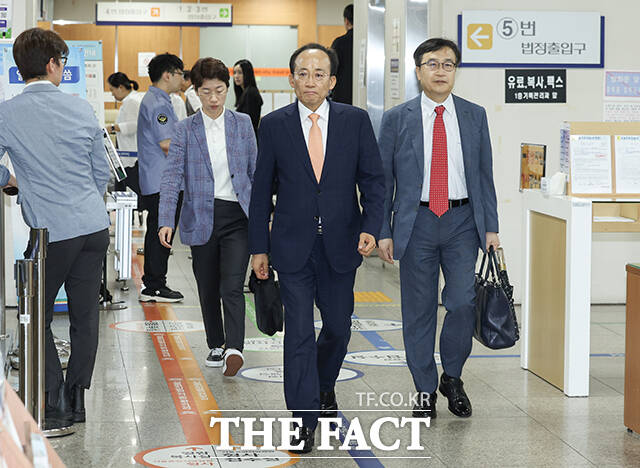 이날 증인 출석한 안철수 의원은 12·3 비상계엄 사태 후 윤석열 전 대통령의 하야를 촉구한 바 있다.