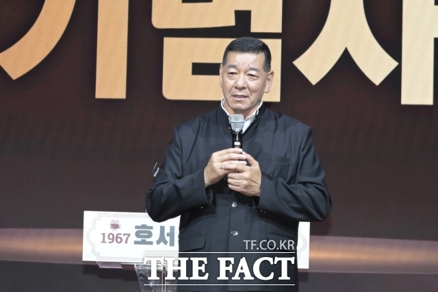 최원철 공주시장이 8일 호서극장 개장식에서 기념사를 하고 있다. /공주시