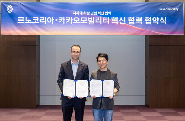 왼쪽부터 르노코리아 니콜라 파리 사장, 카카오모빌리티 류긍선 대표 / 르노코리아