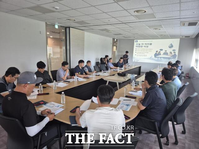 8일 송도 G타워에서 열린 '송도하수처리수 재이용수 수요처 간담회'에서 참석자들이 재이용수 운영 현황과 협력 방안에 대해 의견을 나누고 있다. /인천경제청