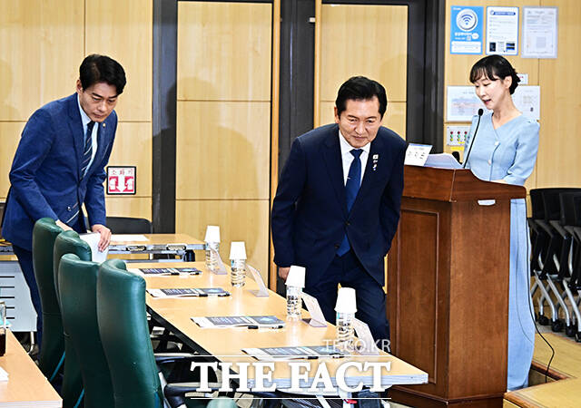 정청래 더불어민주당 전 대표가 8일 오전 서울 여의도 국회 의원회관에서 열린 서남권 반도체 클러스터 성공을 위한 정책토론회에 참석해 인사말을 하고 있다. /국회=배정한 기자