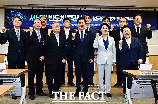 정청래 더불어민주당 전 대표가 8일 오전 서울 여의도 국회 의원회관에서 열린 서남권 반도체 클러스터 성공을 위한 정책토론회에 참석해 인사말을 하고 있다. /국회=배정한 기자