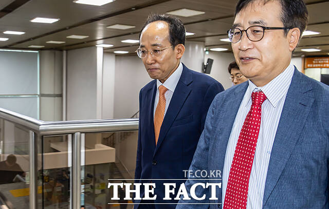 이날 증인 출석한 안철수 의원은 12·3 비상계엄 사태 후 윤석열 전 대통령의 하야를 촉구한 바 있다.