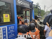  전징연, 장맛비에도 '버스 탑승 시위'…출근길 곳곳 혼잡
