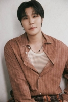  이현, '19년 동행' 빅히트 뮤직과 재계약
