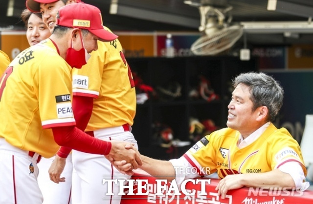 정용진 구단주는 틈 날 때마다 야구장을 찾아 선수단을 격려했다. 하지만 2024년 이후 발걸음이 뜸해졌다. /SSG 랜더스