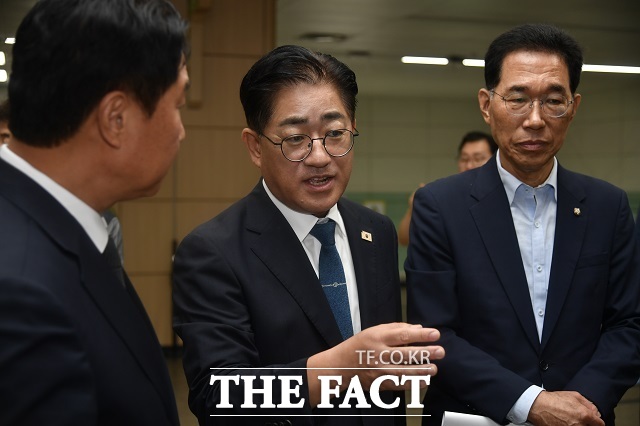 이기형 김포시장이 9일 김용석 대광위원장과 김주영 국회의원(김포갑), 박상혁 국회의원(김포을), 이기헌 국회의원(고양병)과 함께 현장을 점검하고 협력 방안 논의에 직접 나섰다. /김포시
