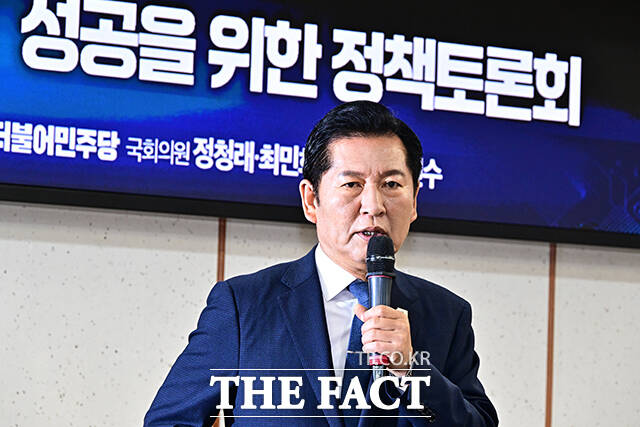 더불어민주당 전당대회에서 선호투표제 도입 여부를 둘러싼 논란이 이어지는 가운데, 정치권에서는 해당 제도가 당대표 선거 구도에 변수가 될 수 있다는 관측이 나온다. 사진은 정청래 민주당 전 대표. /배정한 기자