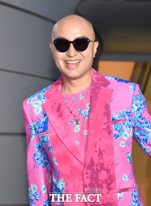 가수 JK김동욱은 