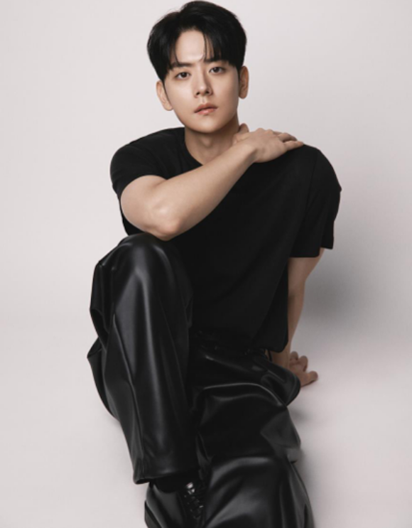 배우 여회현이 조성하 조현재 등이 소속된 순이엔티와 최근 전속계약을 체결했다. /순이엔티