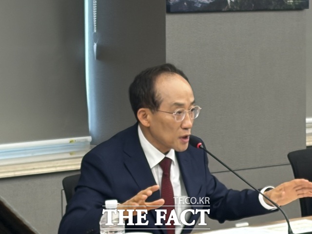 추경호 대구시장이 9일 대구시청에서 열린 제1차 비상경제대책회의에서 발언하고 있다. /박병선 기자