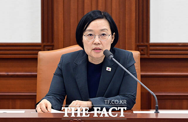 한성숙 국무총리가 9일 오전 서울 종로구 정부서울청사에서 열린 국가정책조정회의를 주재하고 있다. /임영무 기자