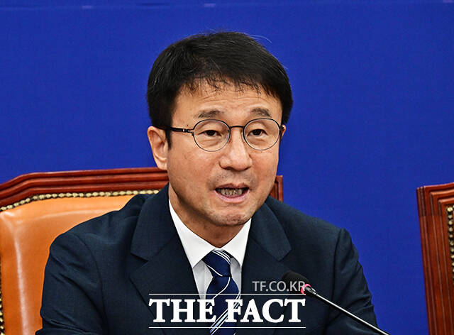 한병도 더불어민주당 대표 직무대행 겸 원내대표가 9일 오전 서울 여의도 국회에서 열린 정책조정회의에 참석해 모두발언을 하고 있다. /국회=배정한 기자