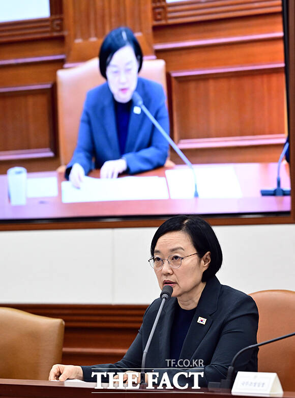 한성숙 국무총리가 9일 오전 서울 종로구 정부서울청사에서 열린 국가정책조정회의를 주재하고 있다. /임영무 기자