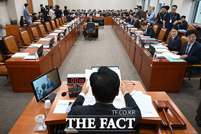 재경위, 국힘 불참 속 기획예산처-한국은행 등 업무보고…계속되는 반쪽 상임위.