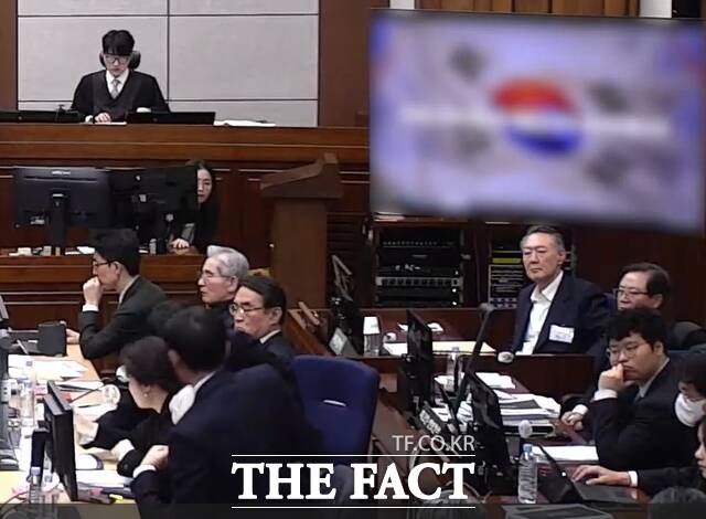 고위공직자범죄수사처(공수처)의 체포영장 집행을 방해한 혐의 등으로 기소된 윤석열 전 대통령의 징역 7년형이 대법원에서 확정되면서, 윤 전 대통령이 받고 있는 형사재판은 8건에서 7건으로 줄었다./서울중앙지법