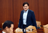  국가정책조정회의 참석하는 홍익표 정무수석 [포토]