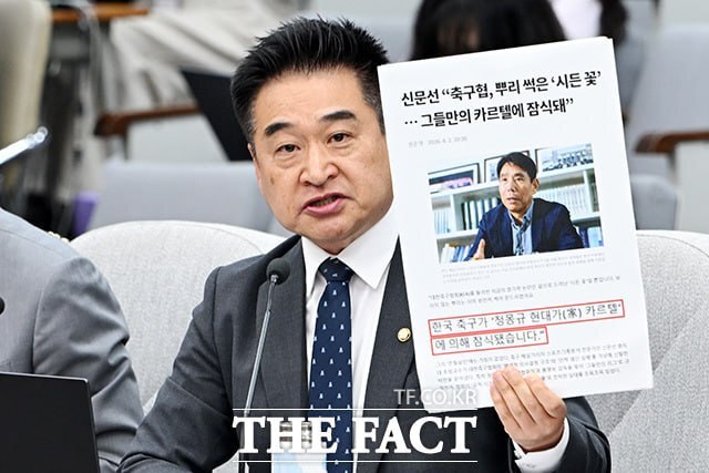 최혁진 무소속 의원은 6일 국회에서 기자회견을 열고 더불어민주당을 향해 조속한 복당 결정을 촉구했다. 사진은 지난달 26일 국회에서 열린 한성숙 국무총리 후보자 인사청문회에서 질의 중인 최 의원. /남용희 기자