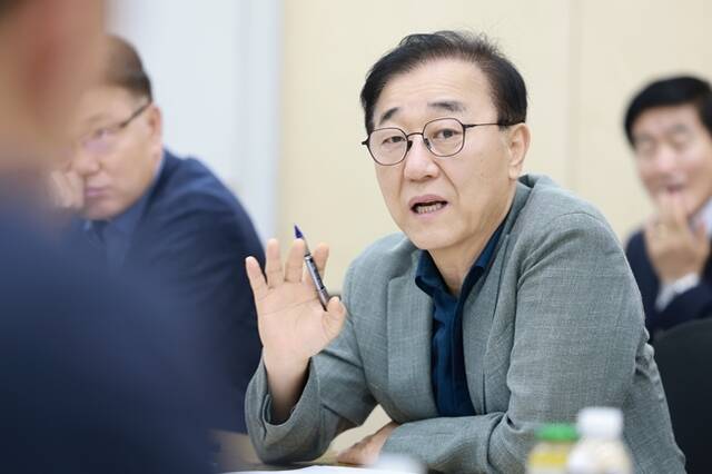 김윤덕 국토부 장관이 건설현장의 고령화와 외국인 인력 의존 심화 등 구조적 한계를 극복할 대안으로 모듈러 주택을 제시했다. /국토교통부