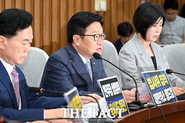 정점식 국민의힘 원내대표가 10일 광주 여고생 피살 사건인 이른바 '장윤기 사건'과 관련해 윤호중 행정안전부 장관의 사퇴를 촉구했다. 사진은 정 원내대표가 3일 오전 서울 여의도 국회에서 열린 원내대책회의에서 모두발언을 하고 있는 모습. /서예원 기자